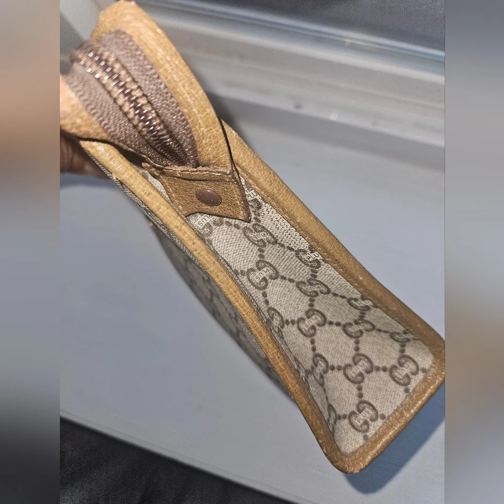 SOLD Gucci Interlocking GG Pouch/Clutch/Cosmetic Bag - Picture 4 of 16